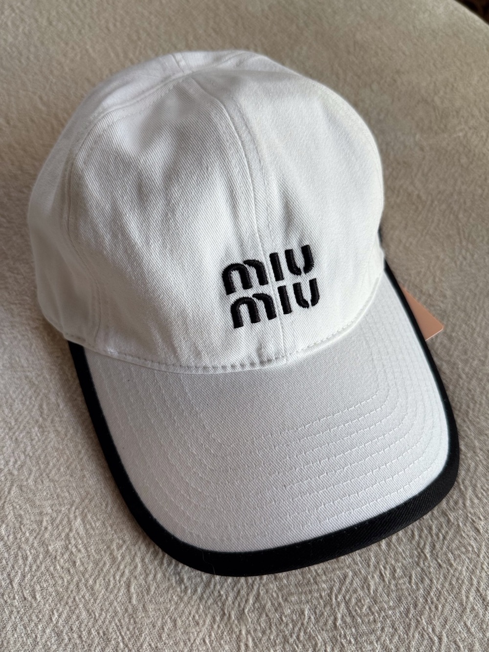 Fashion White Baseball Cap with Black Trim and Embroidered Logo